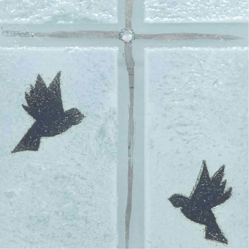 Glaskreuz Friedenstaube weiß schwarz Relief Kreuz Platin 20 x 11